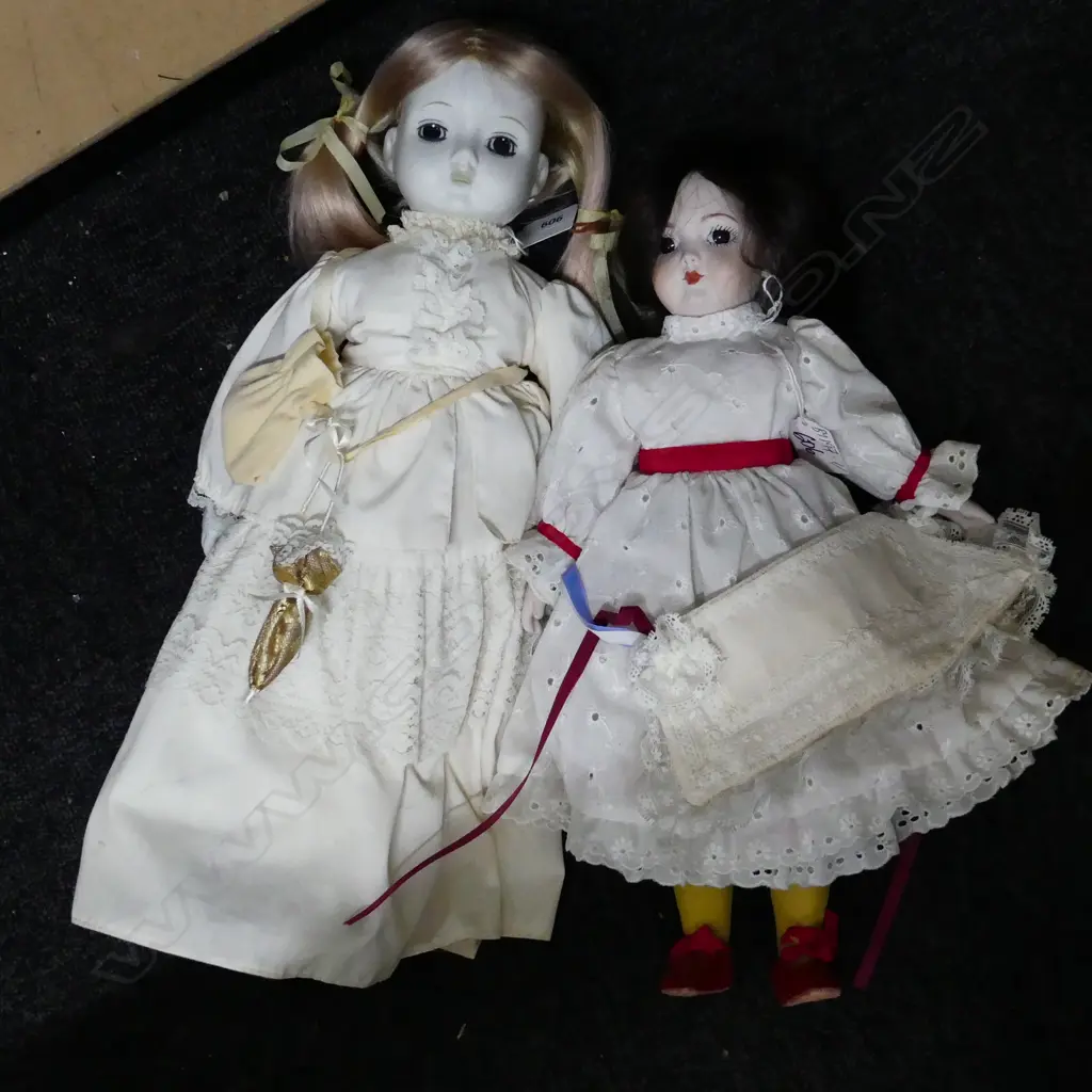 2 PORCELAIN HEADED DOLLS ONE ON STAND WITH PIGTAILS. Image 1++