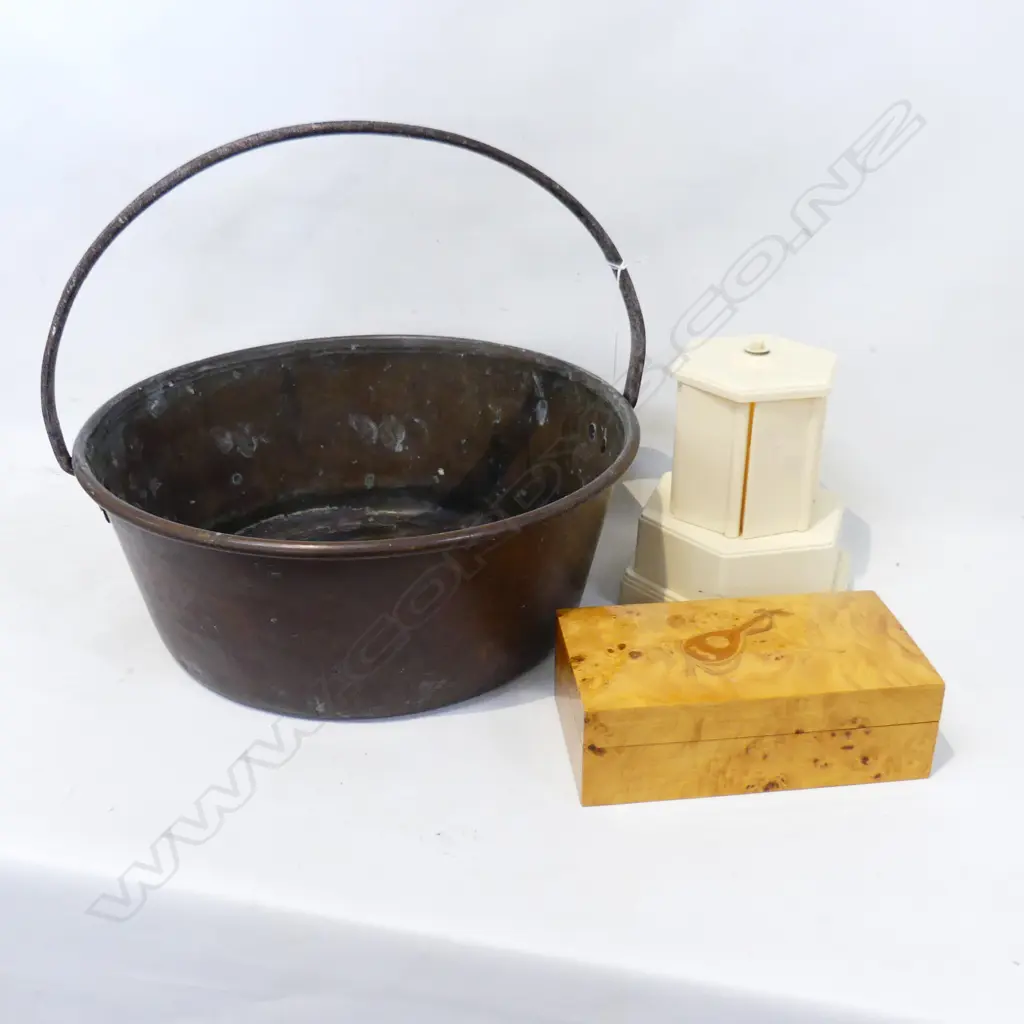 3 PCES; COPPER JAM PAN, BIRDSEYE MAPLE & PLASTIC 'PAGODA' MUSIC BOX H.200mm Image 1++