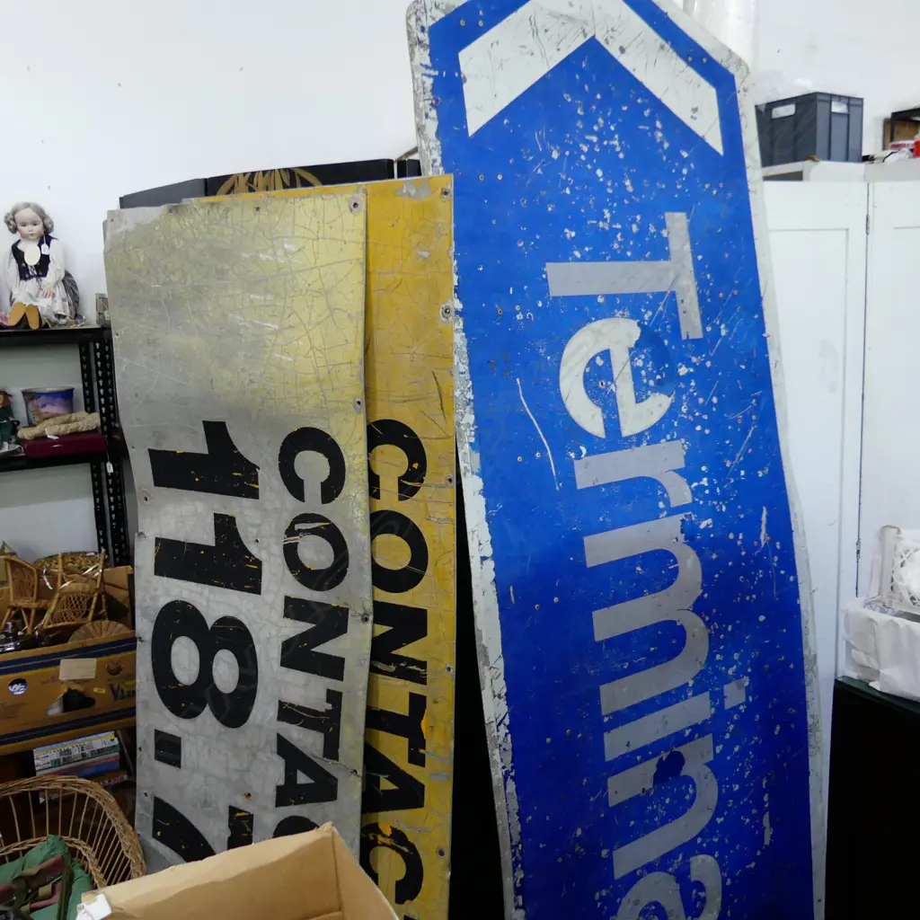 6X LGE VINTAGE AUCKLAND AIRPORT SIGNS INCLUDES 1X TERMINAL  + 5X RUNWAY SIGNS 1082MM-2400L +/- Image 1++