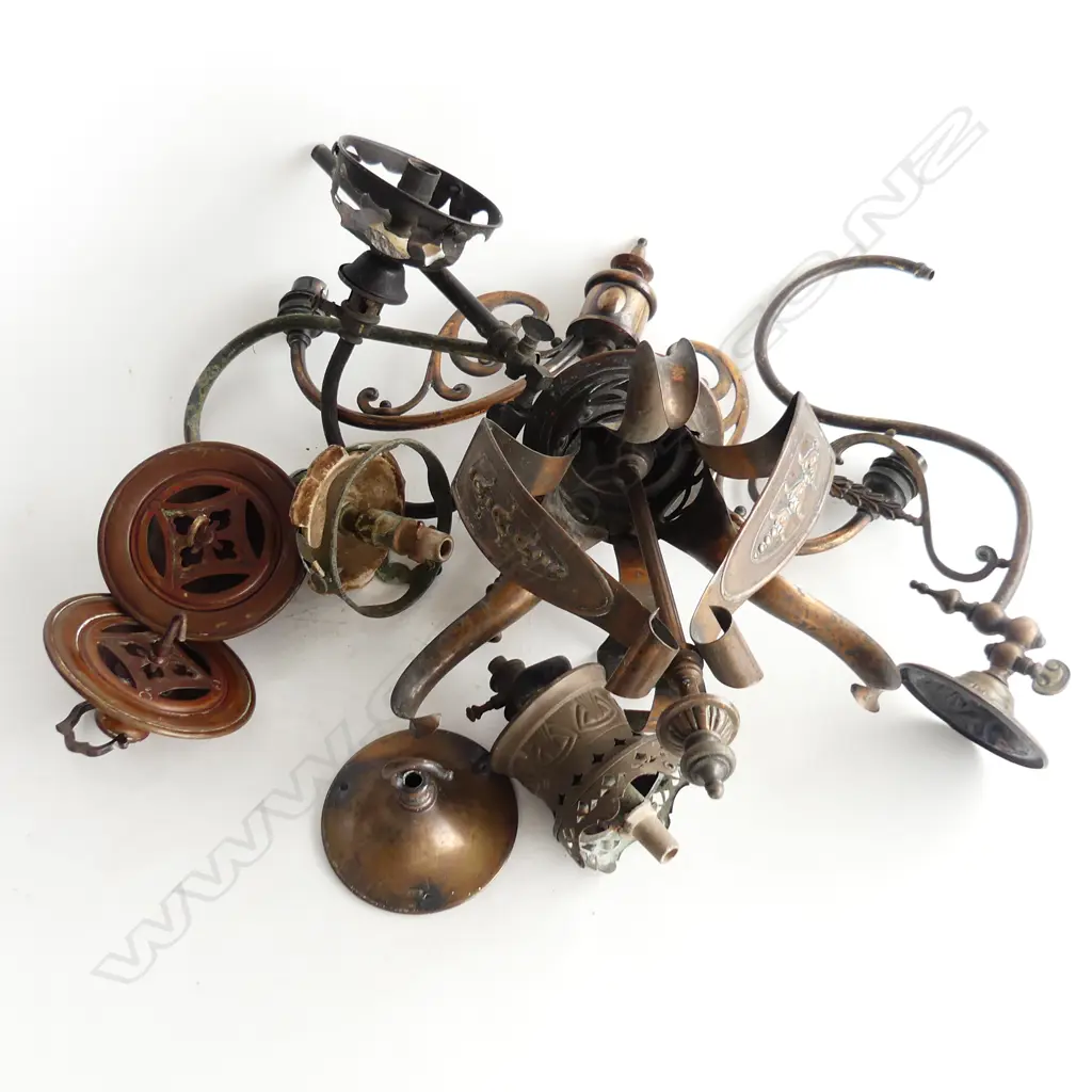 BOX LOT VINTAGE LIGHT FITTINGS / LAMP PARTS / ARTS & CRAFTS ETC Image 1++