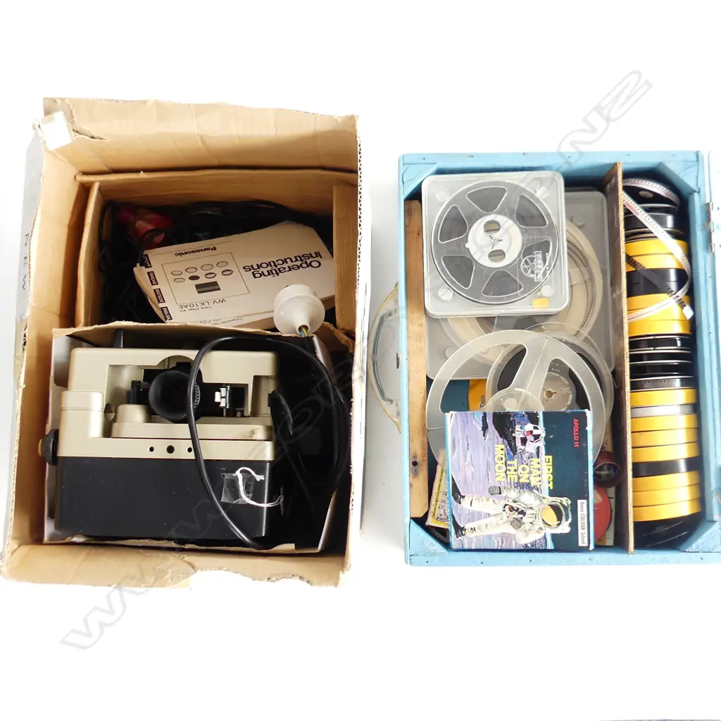 8MM MOVIE PROJECTOR & BOX OF 8MM MOVIES  Image 1++