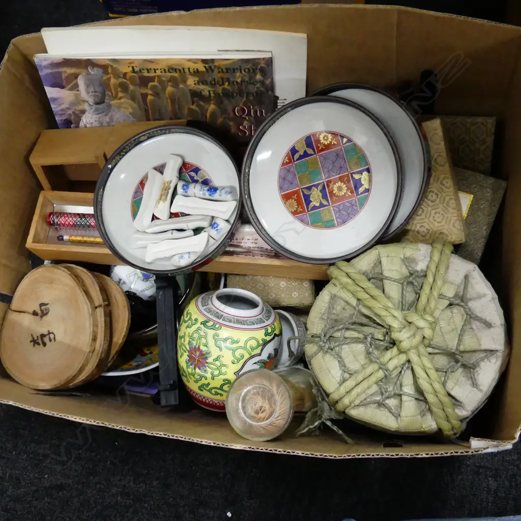 BOX LOT ASST. ORIENTAL ITEMS Image 1++