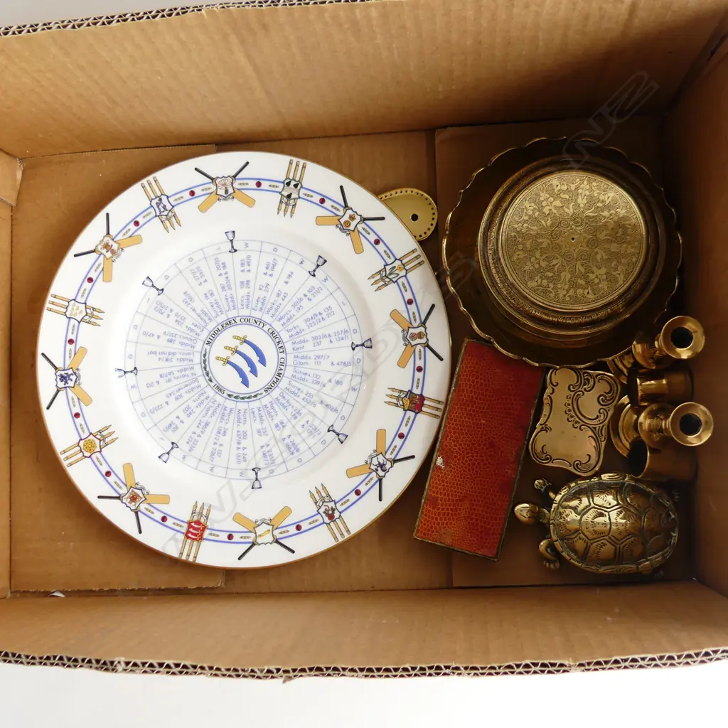 BOX ASST COLLECTABLE BRASS ETC.. Image 1++