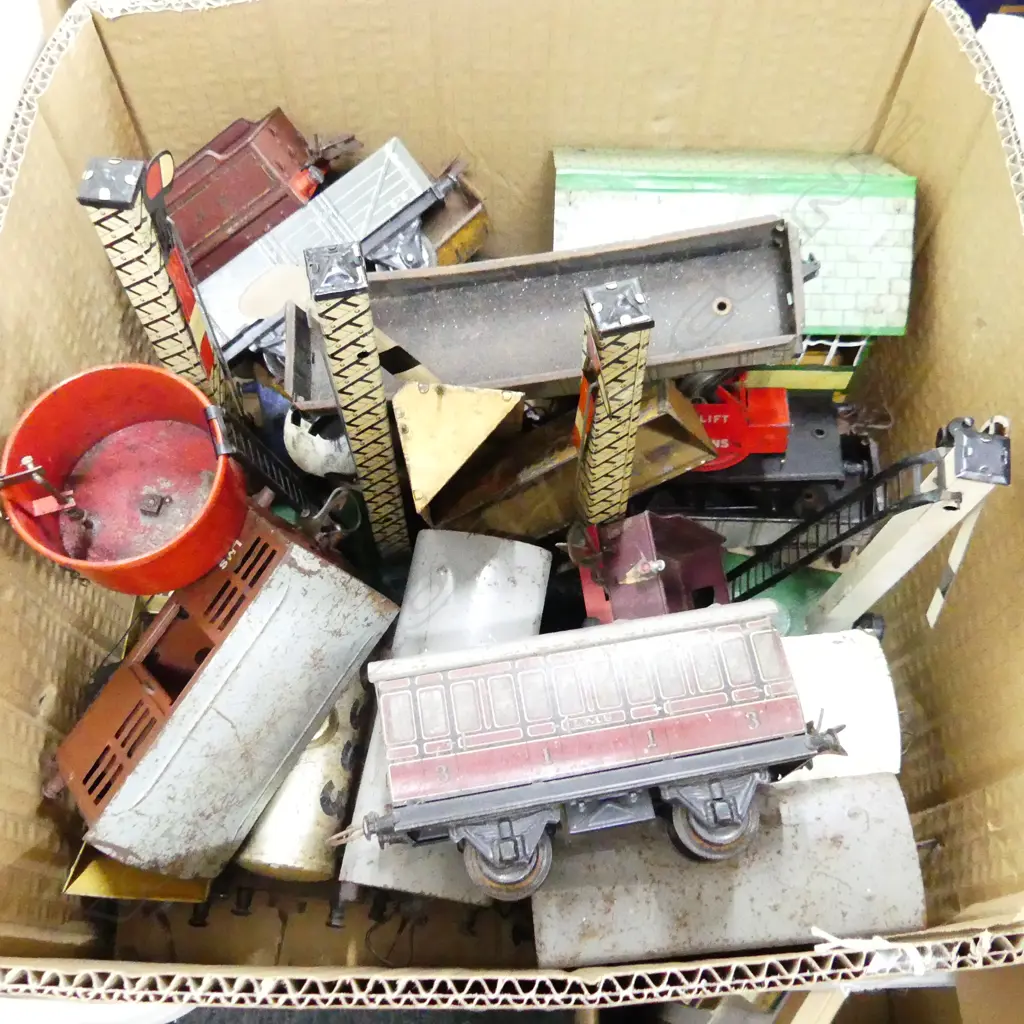 BOTH RARE & NOT SO RARE HORNBY TIN TRAIN ROLLING STOCK + BUILDINGS + SIGNALS ETC; Image 1++