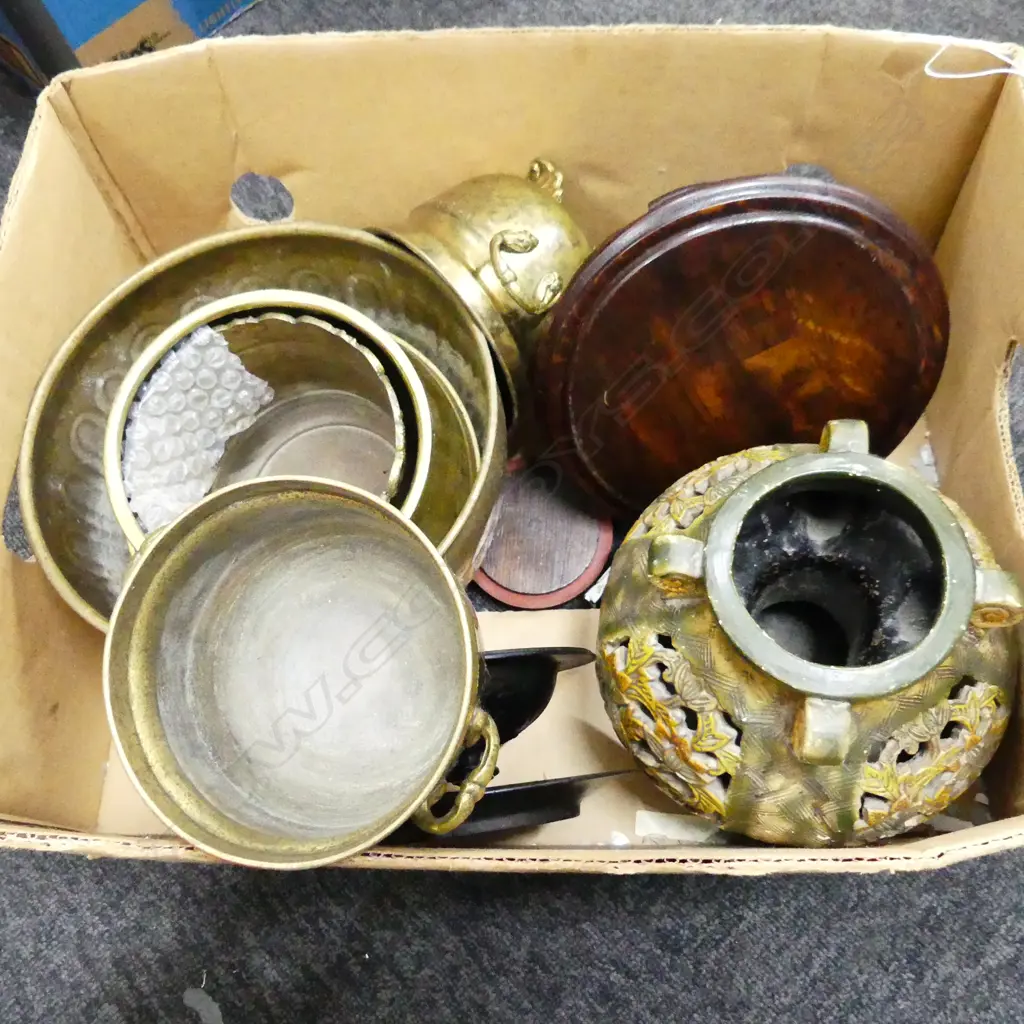 BOX LOT OF SMALL BRASS JARDINIERES RETICULATED CERAMIC VASE ETC  Image 1++