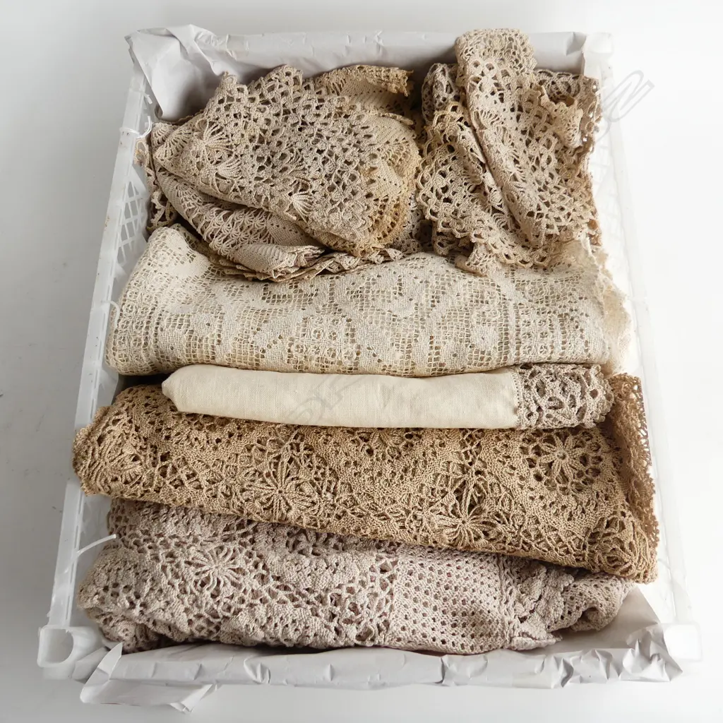 TRAY OF VINTAGE  CROCHET 3 TABLE CLOTHES LARGEST 1M600MM PLACE MATS & 20 PLUS DOLLIES Image 1++