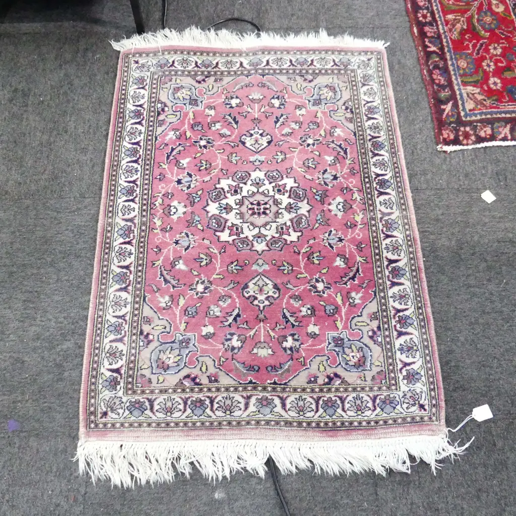 HAND KNOTTED WOOL PILE RUG 950x670mm Image 1++