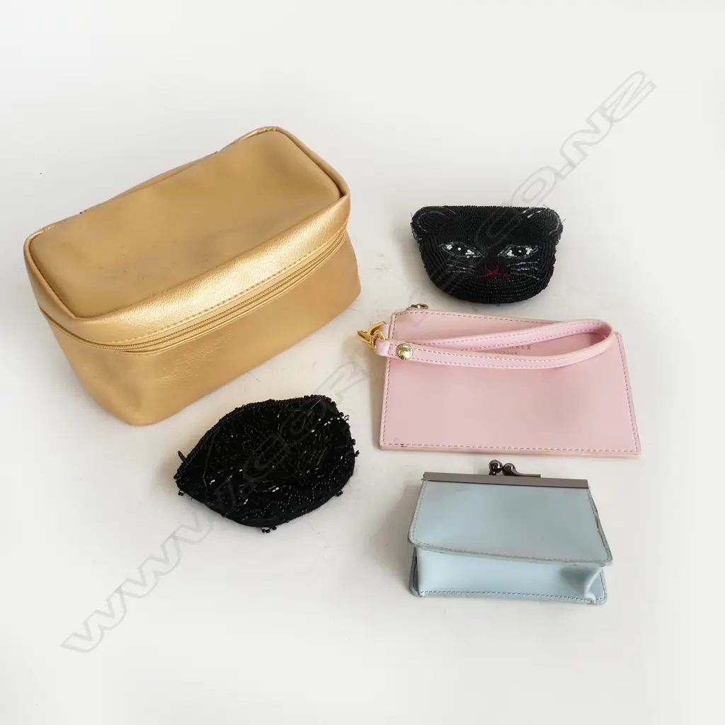 ESTEE LAUDER MAKE UP BAG WITH FOUR ASSRTD COIN PURSES Image 1++