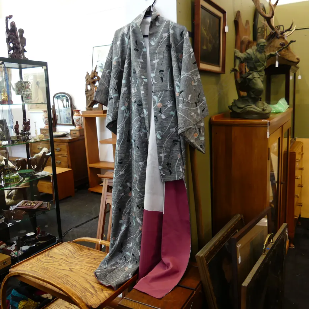 VINTAGE JAPANESE KIMONO GREY COLORWAY. L.1500mm Image 1++