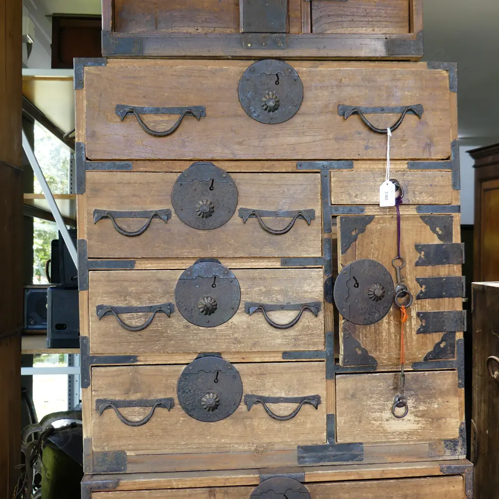 OLD JAPANESE TANSU COLLECTORS/BEDSIDE CABINET 8 drawer 1 door w key H.570mm Image 1++