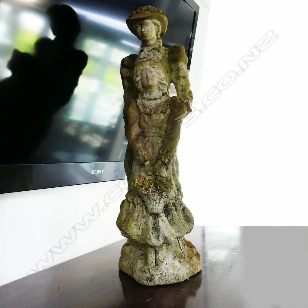 CONCRETE GARDEN STATUE 1900 MOTHER & DAUGHTER H.520mm Image 1++