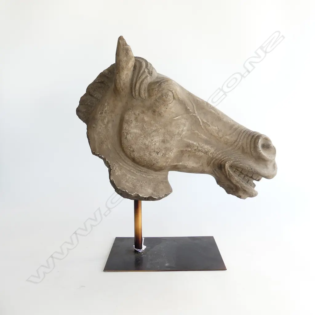 LG RESIN HORSES HEAD ON STAND H.540mm W.500mm Image 1++