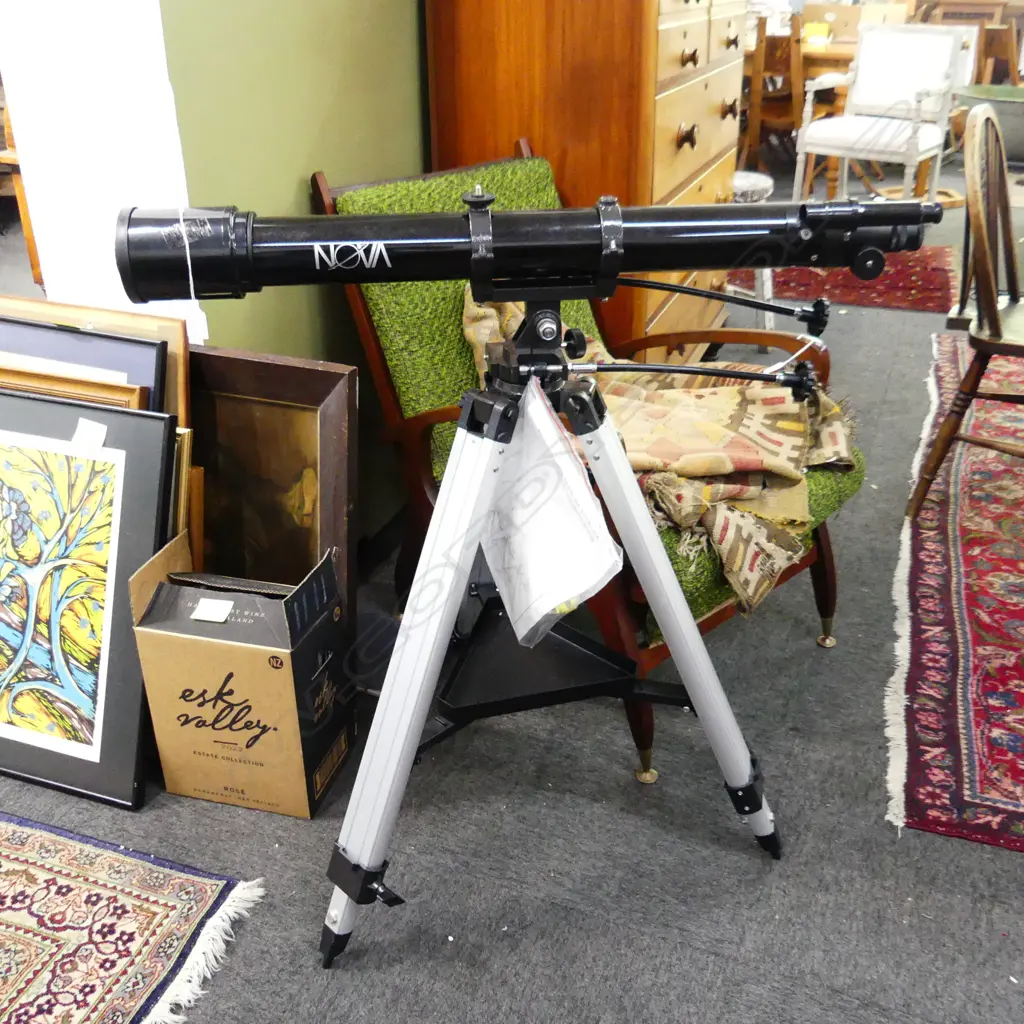 MODERN TELESCOPE AND STAND Image 1++
