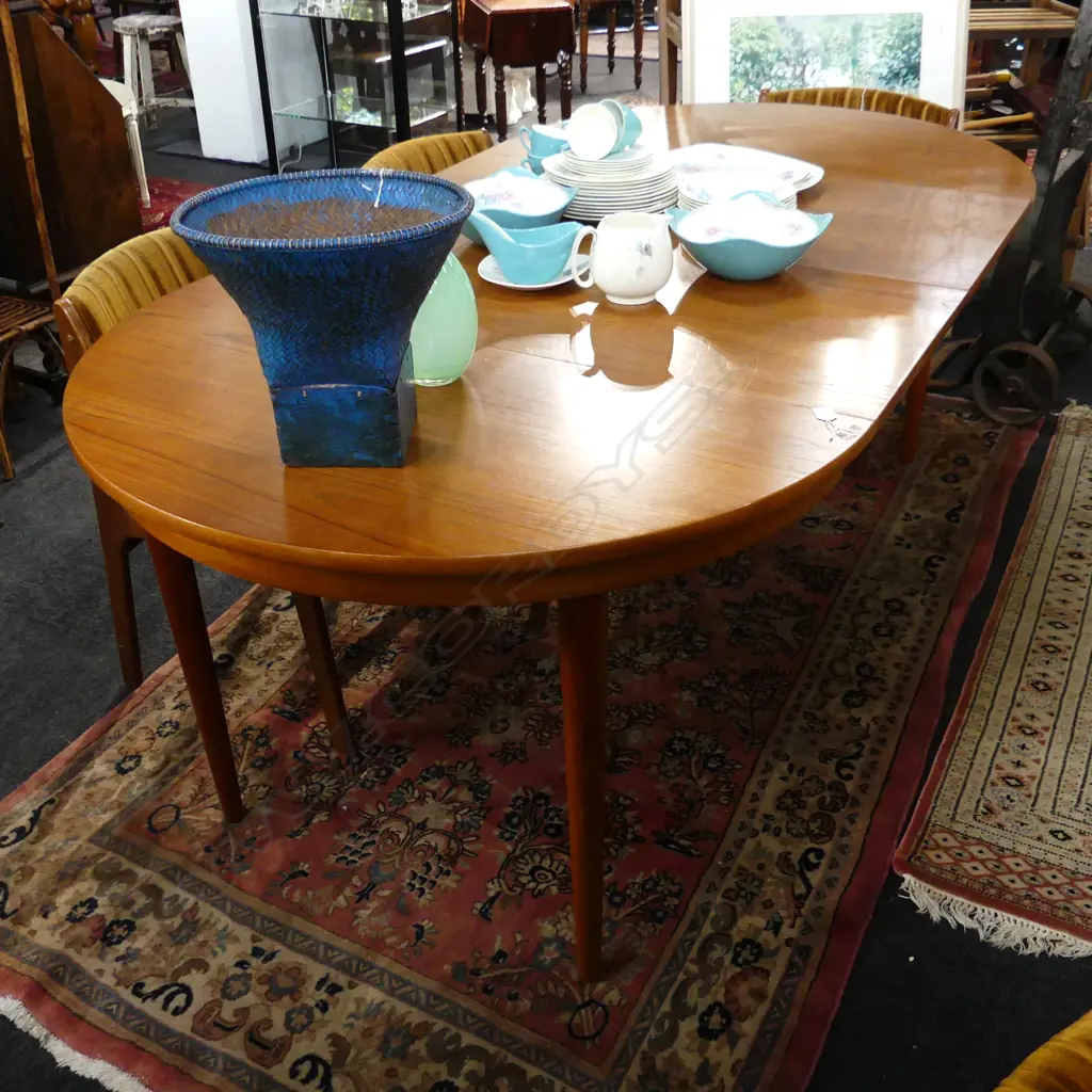 RETRO / MID CENTURY MODERN DANISH DINING TABLE w. 2 LEAVES Image 1++