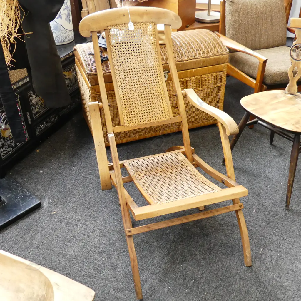 VINTAGE FOLDING STEAMER CHAIR Image 1++