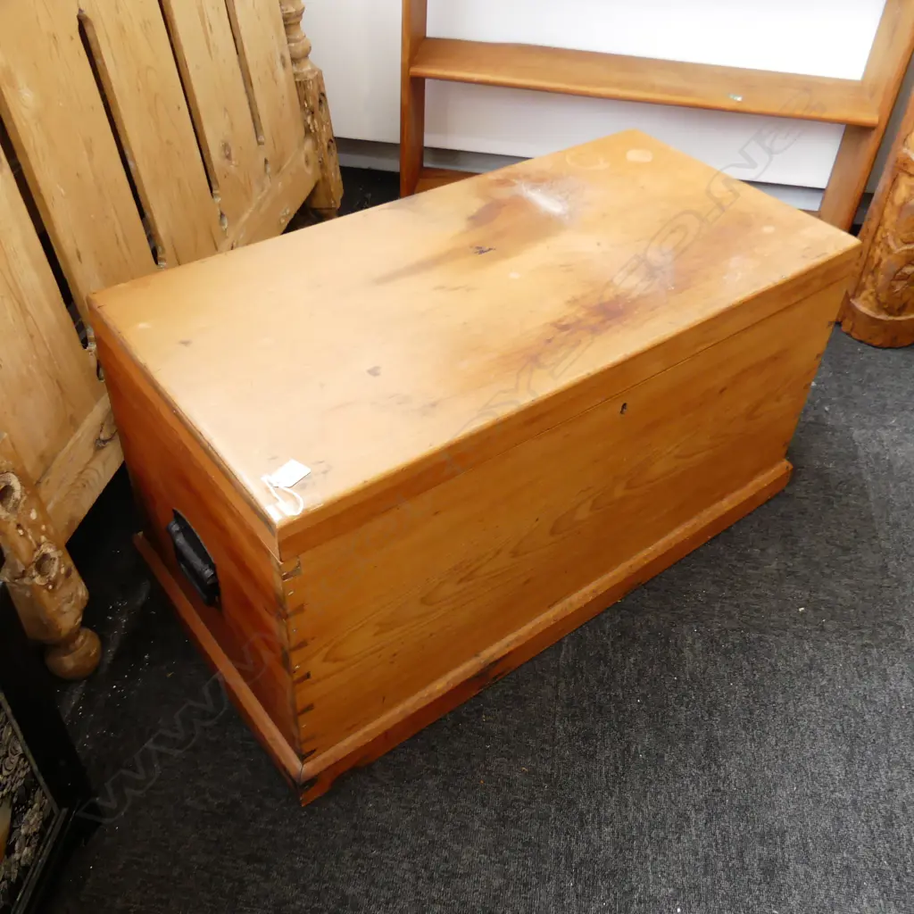 LG WOODEN BLANKET BOX TRUNK 935x475x465mm Image 1++