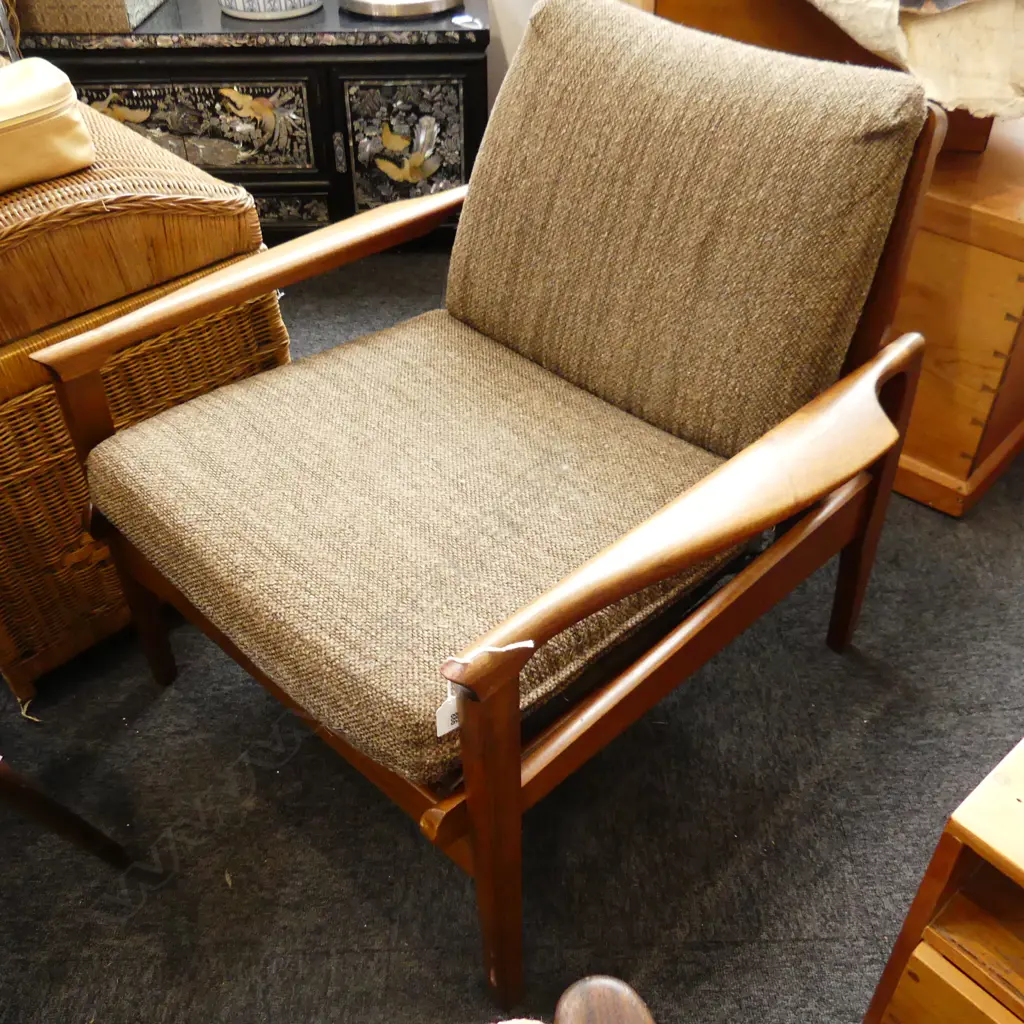 RETRO DON ARMCHAIR Image 1++