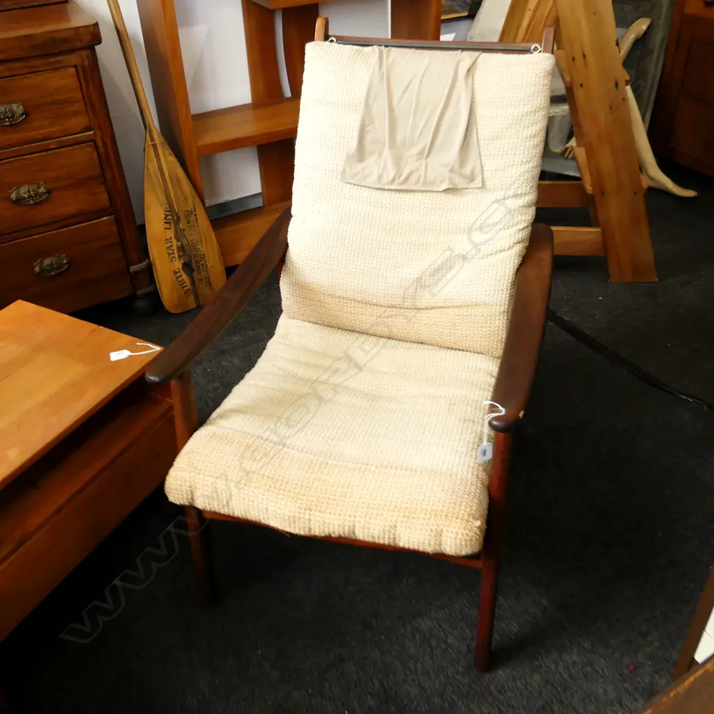RETRO DON ARMCHAIR Image 1++