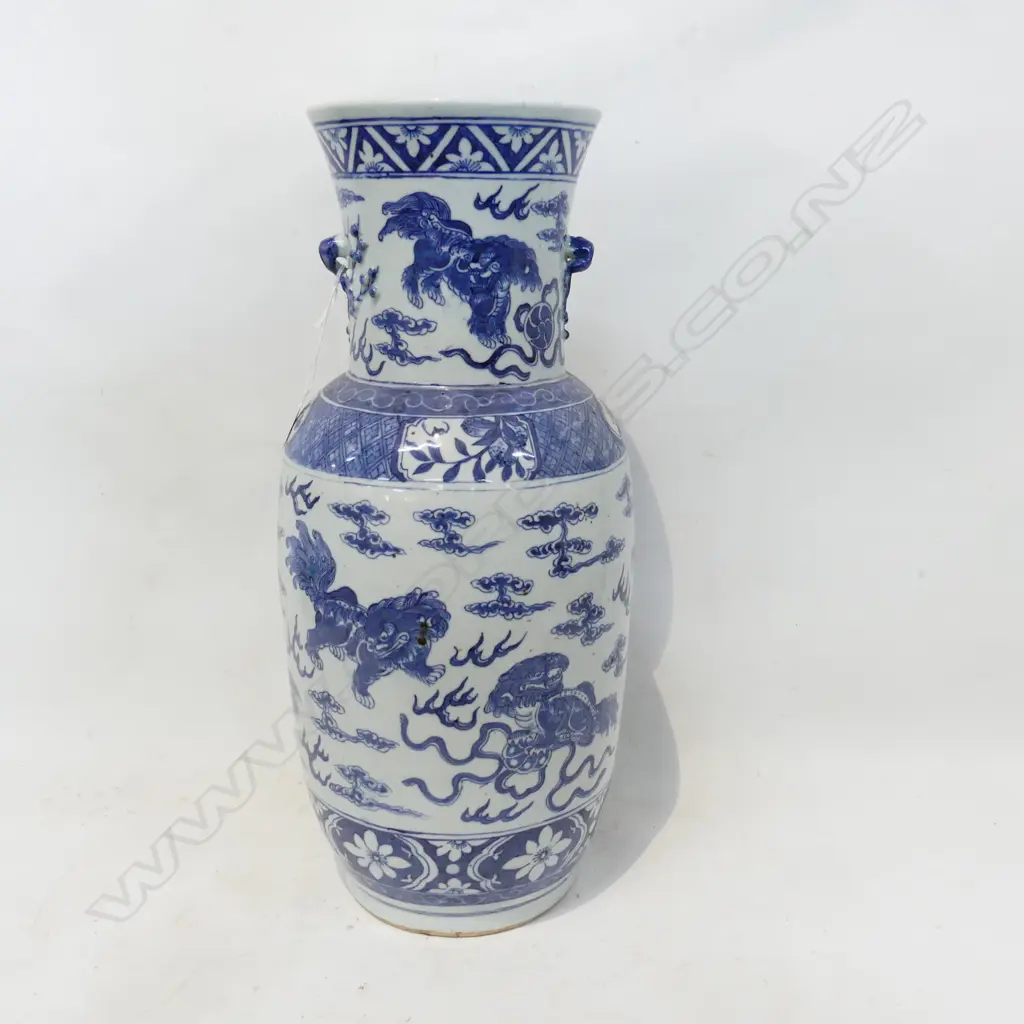LG B/W CHINESE VASE DECORATED w. DOGS & CLOUDS H.450mm Image 1++