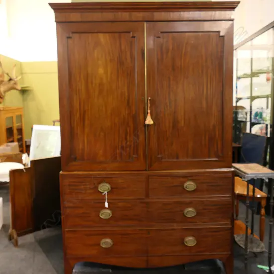 EARLY 19THC MAHOGANY LINEN PRESS. 5 DRAWER CHEST ON SPLAY BRACKET FEET .1300X580X2000H