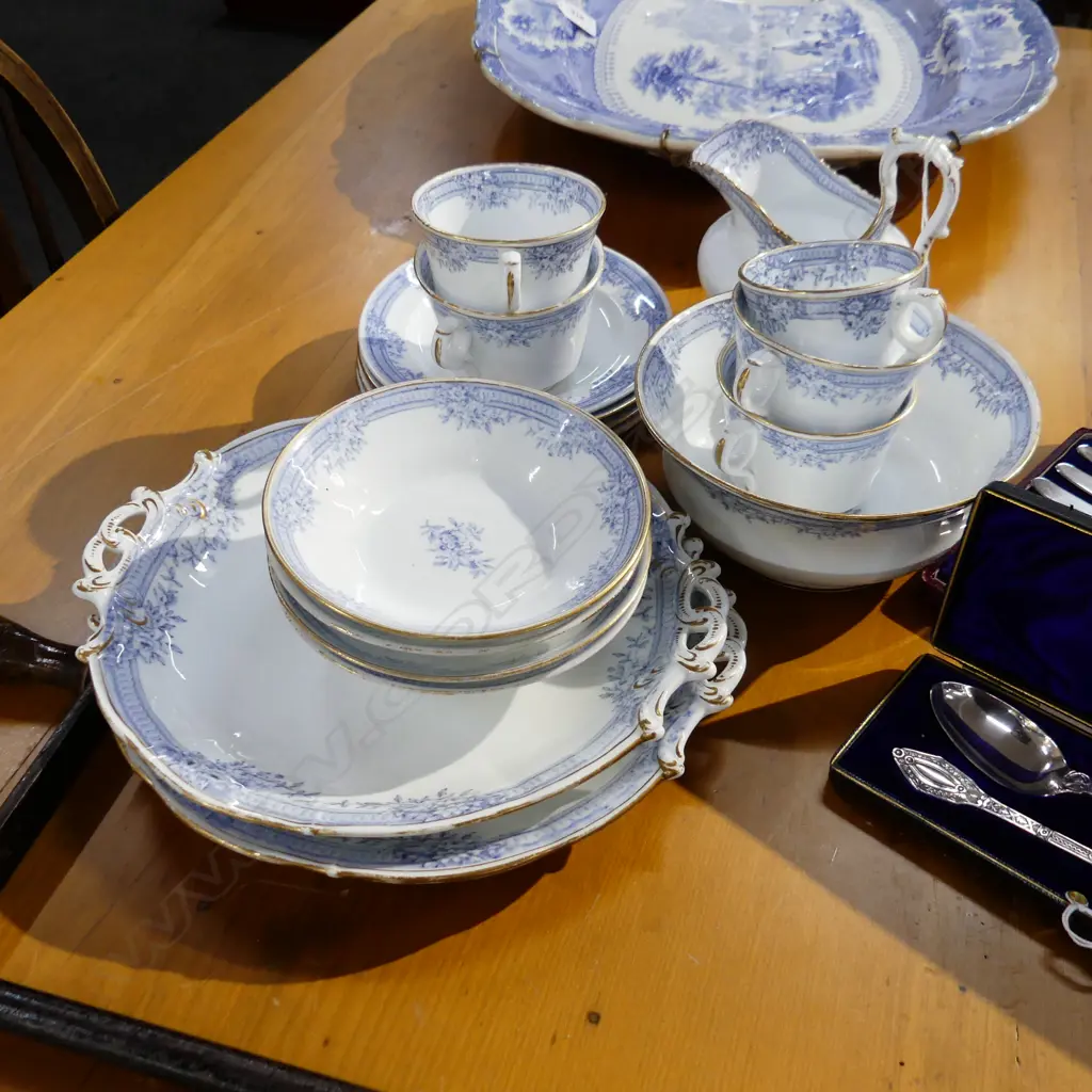 17 PCE DAVENPORT PART TEA SET Image 1++