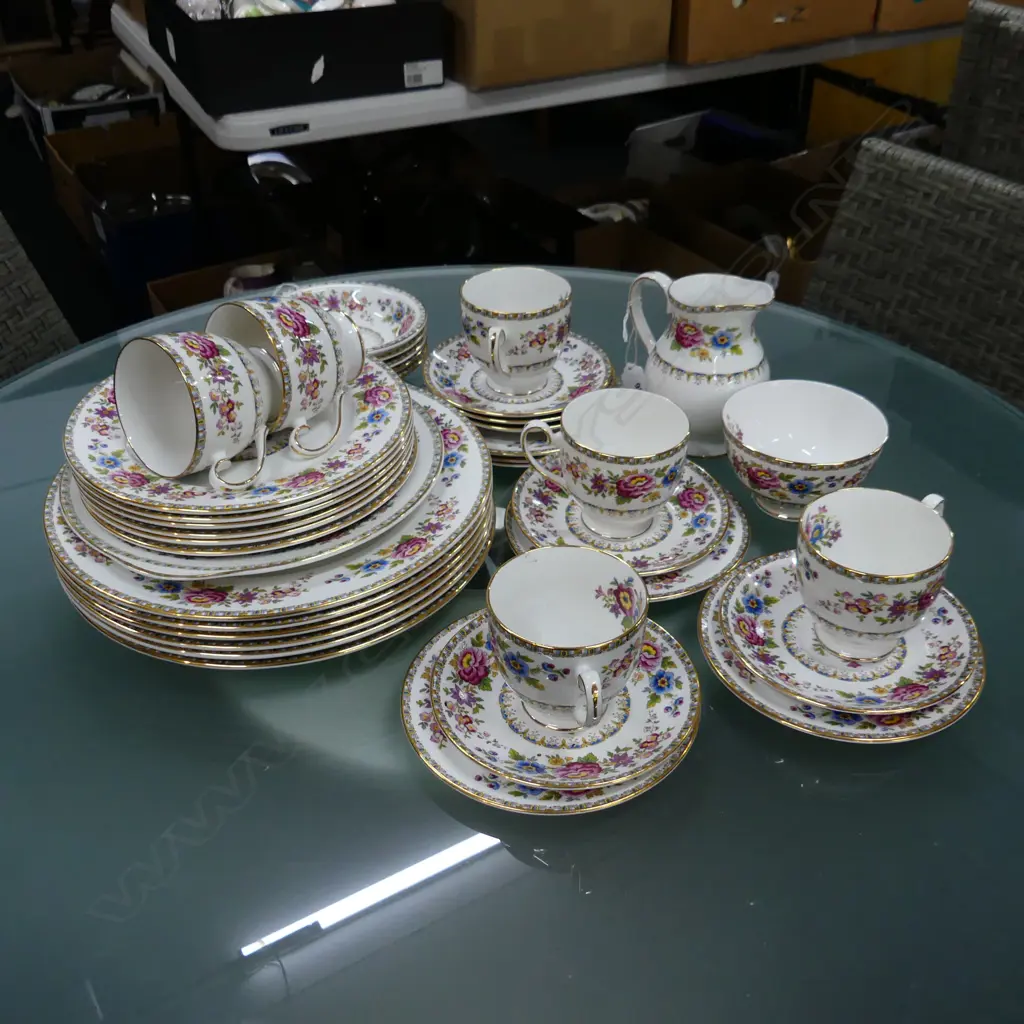 PART DINNERSET/TEASET IN MALVERN PATTERN BY ROYAL GRAFTON. 6C/SP DINNER AND SIDE PLATES. Image 1++