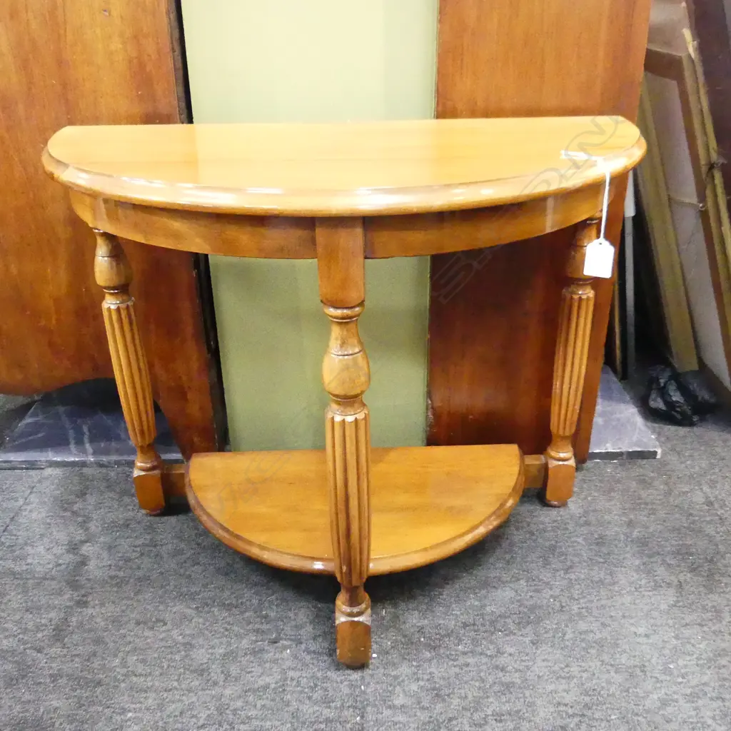 WOODEN HALF ROUND TABLE 615x330x540mm Image 1++
