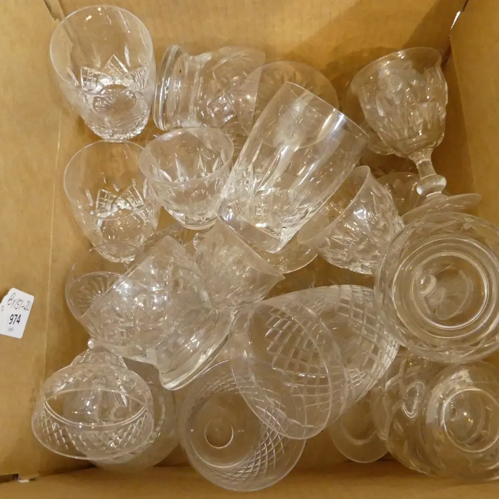 BOX SELECTION OF CRYSTAL GLASSES Image 1++