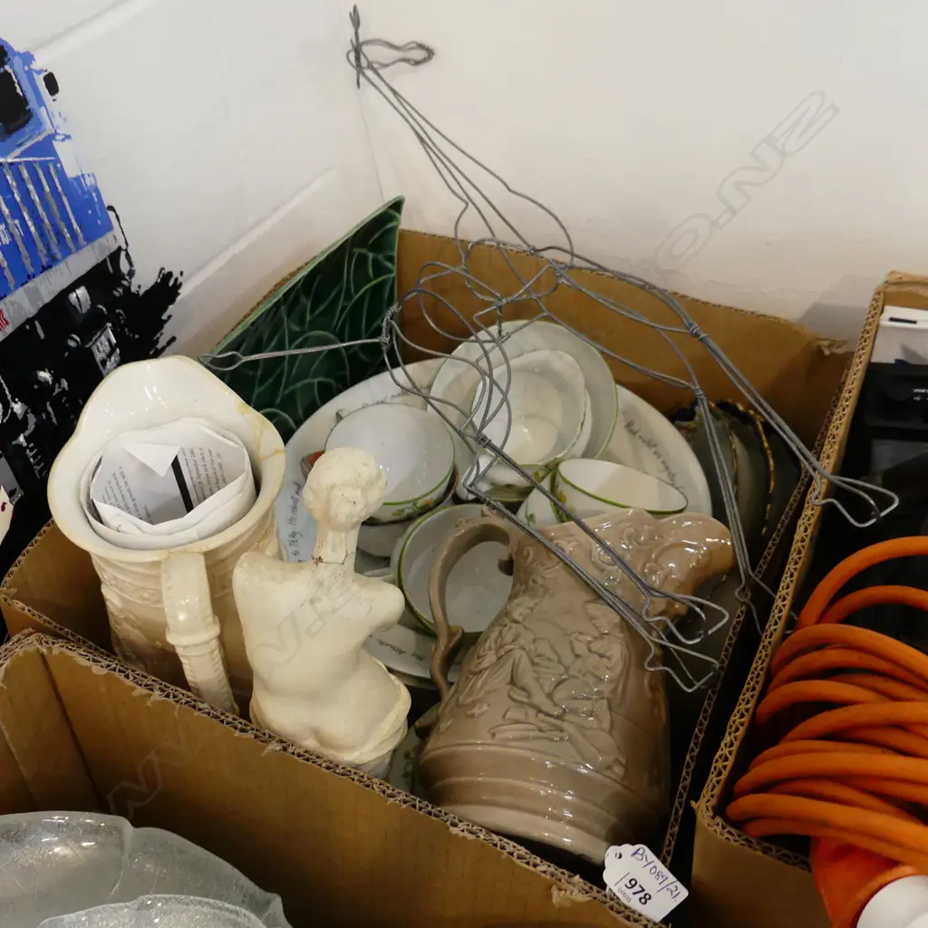 BOX LOT ASST. CHINA Image 1++