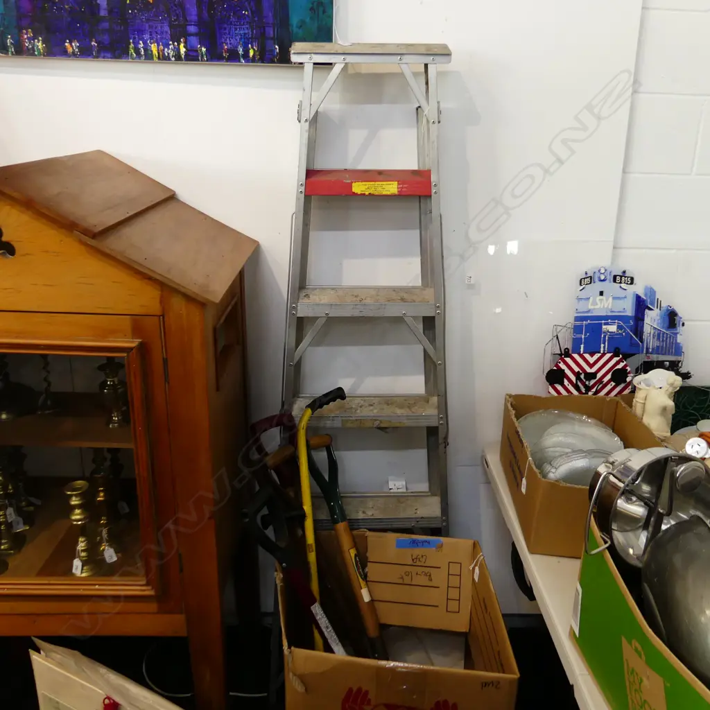 ULRICH ALUMINIUM LADDER H.1820mm Image 1++