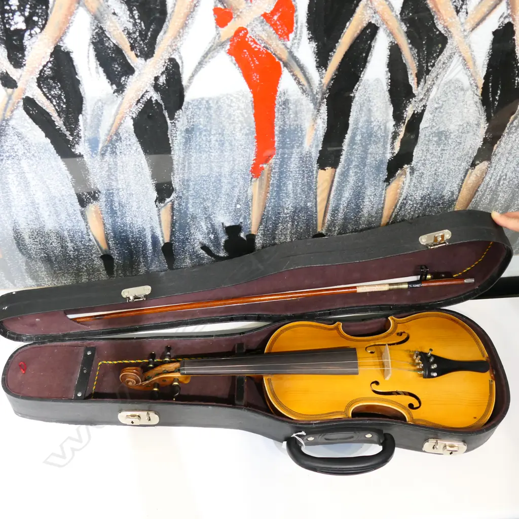 VINTAGE VIOLIN CASED WITH BOW Image 1++