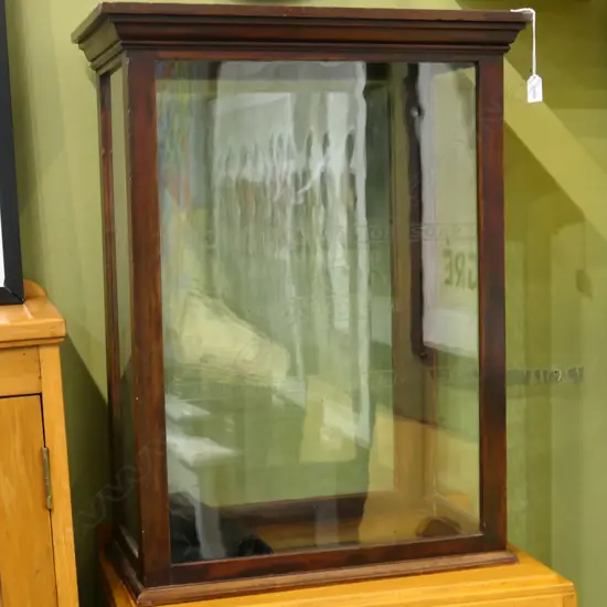 LG VINTAGE GLASS DISPLAY CASE - LEVER SOAP - 580x310x760mm w. 2 GLASS SHELVES...