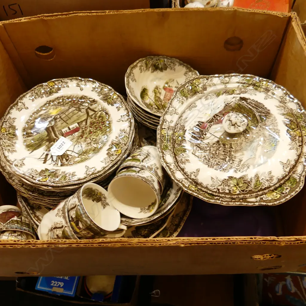 JOHNSON BROS PART DINNER SERVICE THE FREINDLY VILLAGE PAT Image 1++