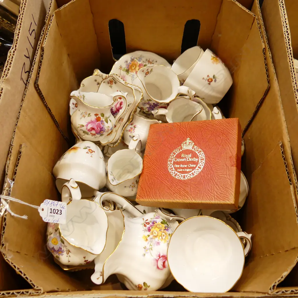 LARGE QUANTITY ROYAL CROWN DERBY BONE CHINA ITEMS. JUGS PLATES DISHES   Image 1++
