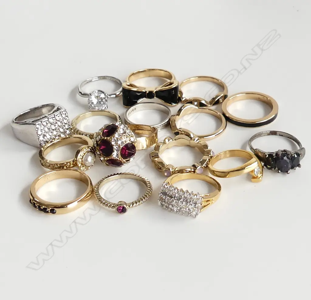 16 COSTUME RINGS Image 1++