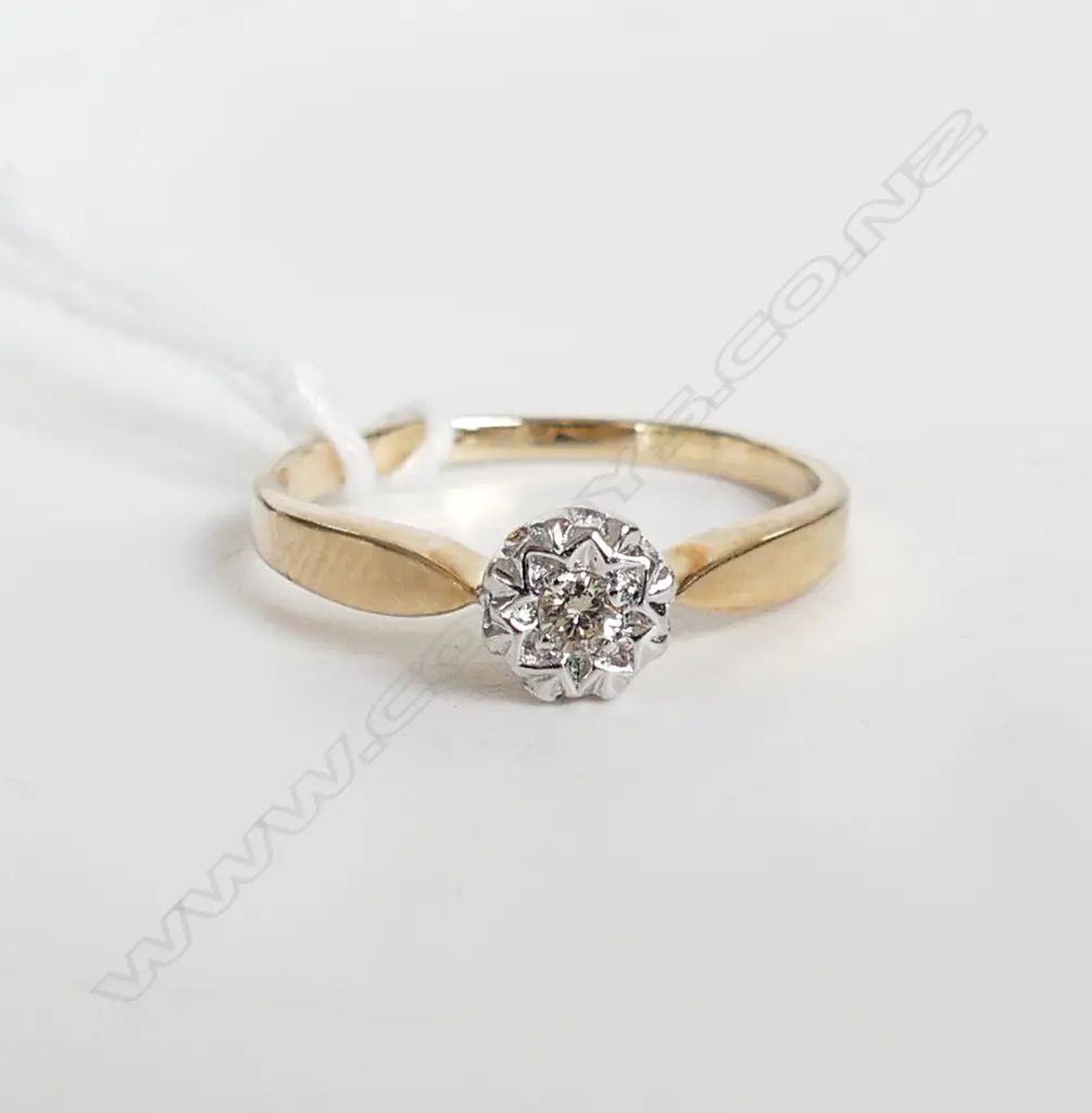 9ct DIAMOND SET RING, 1.4gm, SIZE M Image 1++
