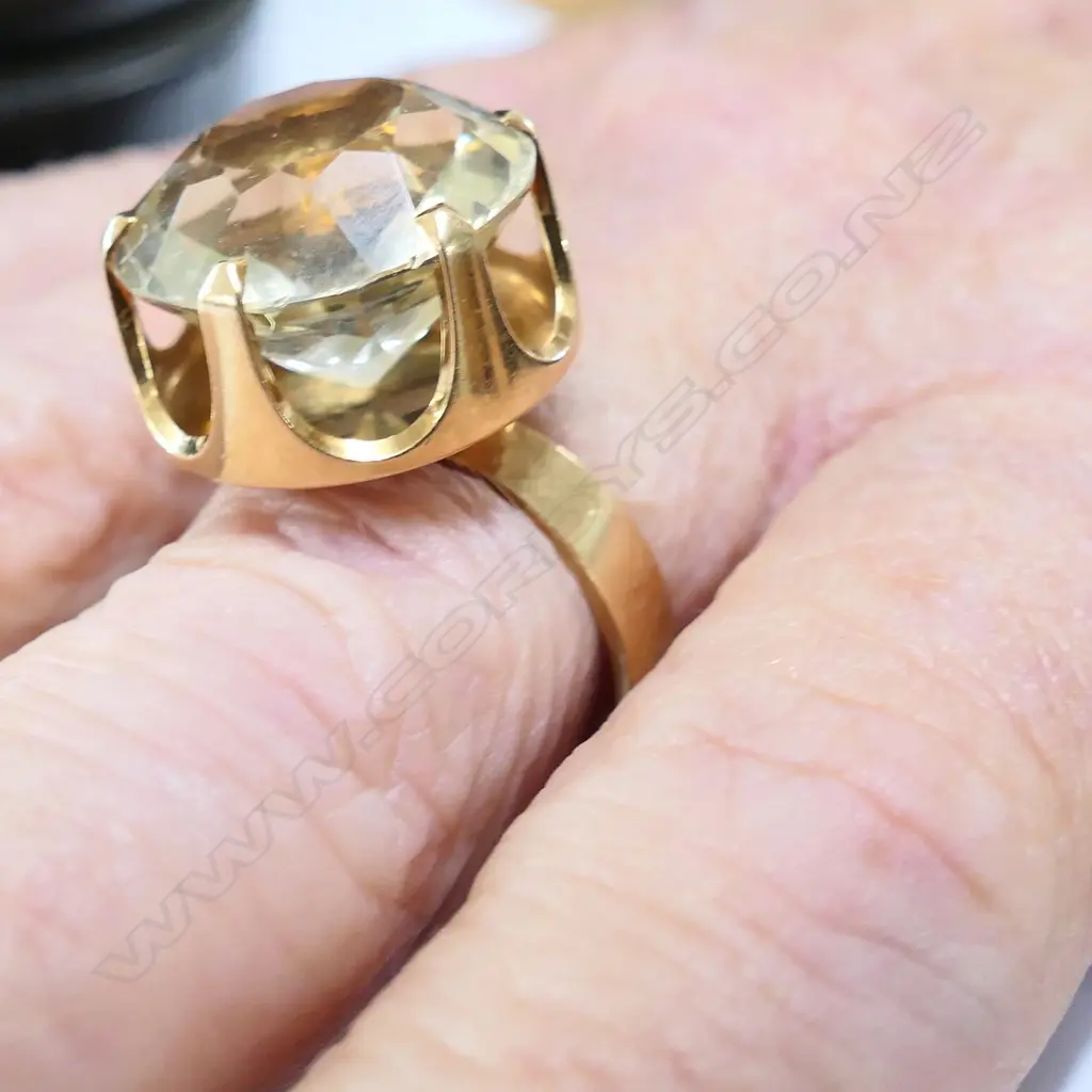14CT PALE CITRINE RETRO COCKTAIL RING - FINLAND, DIA.17mm, SMALL CHIP TO EDGE Image 1++
