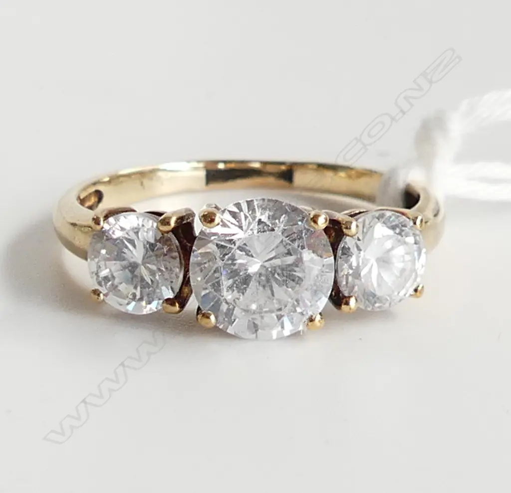 9CT & CZ RING 2.5 GRAMS  SIZE Q Image 1++