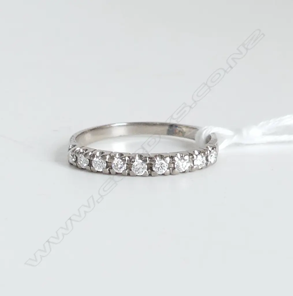 18ct DIAMOND SET ETERNITY RING, 2.5gm, D.0.25ct, size P Image 1++