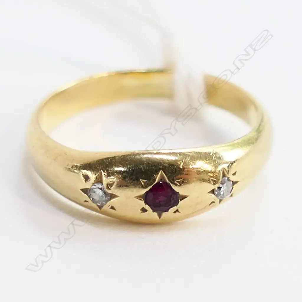 18ct YELLOW GOLD RUBY & DIAMOND 2.66gms small size G 1/2 Image 1++