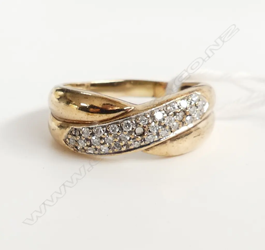 9CT DIAMOND & IMITATION STONE DRESS RING (1 MISSING) 4.6 GRAMS Image 1++