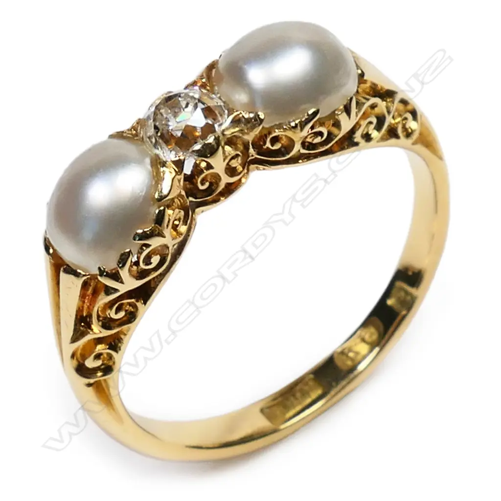 An estate 18ct gold diamond and pearl ring, Image 1++