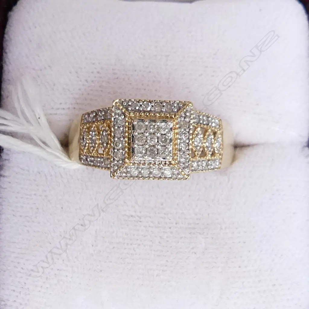 9ct GOLD & DIAMOND SQUARE CLUSTER RING, WITH VALUATION, SIZE N Image 1++