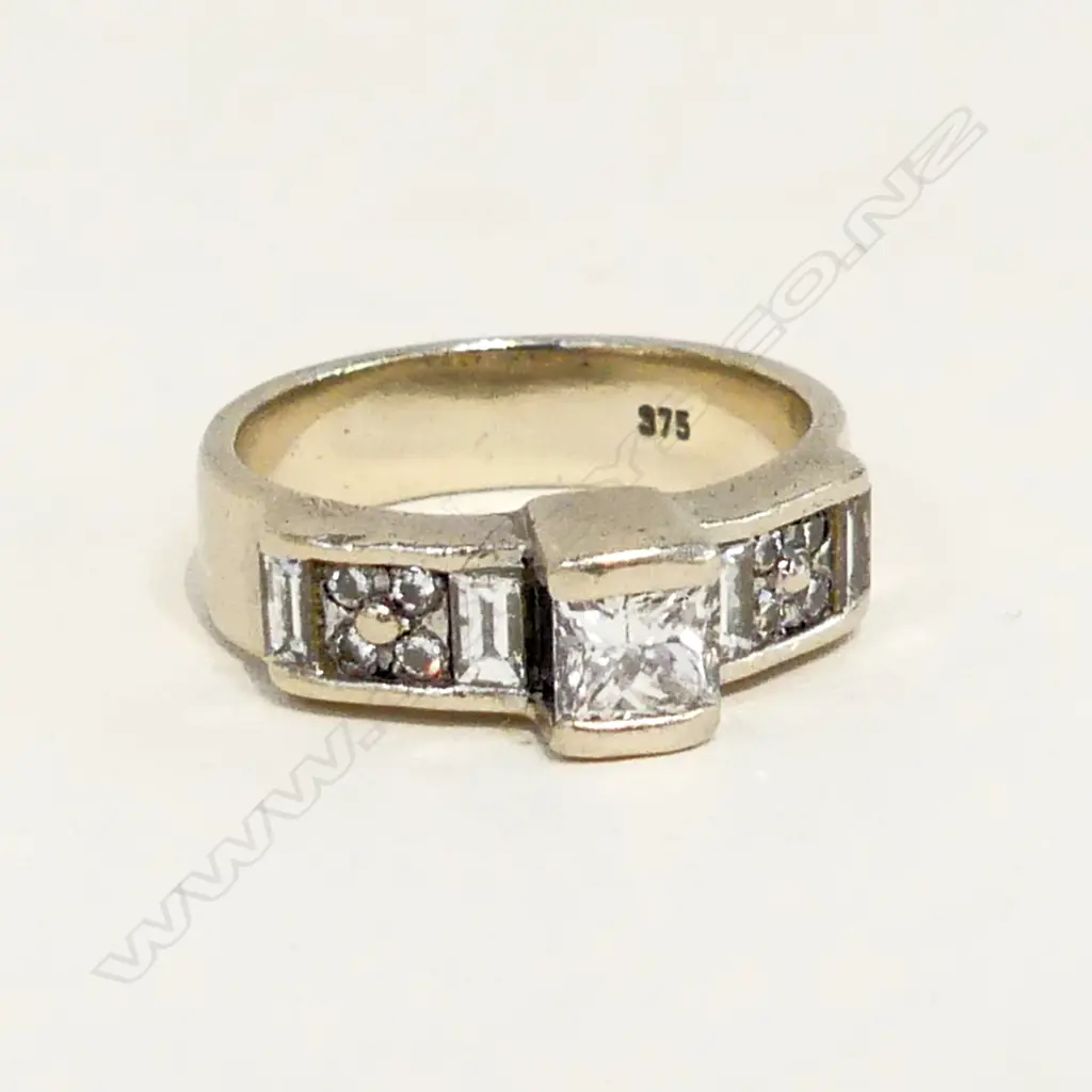 9CT WHITE GOLD & DIAMOND RING center princess cut 4.5mm (0.36 to 0.50ct) w other diamonds 6.42gms Image 1++