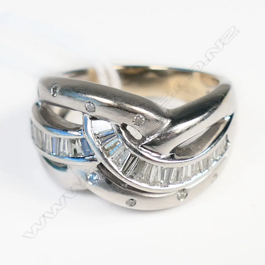 18CT WHITE GOLD BAGUETTE DIAMOND  RING 11.5gms Image 1++