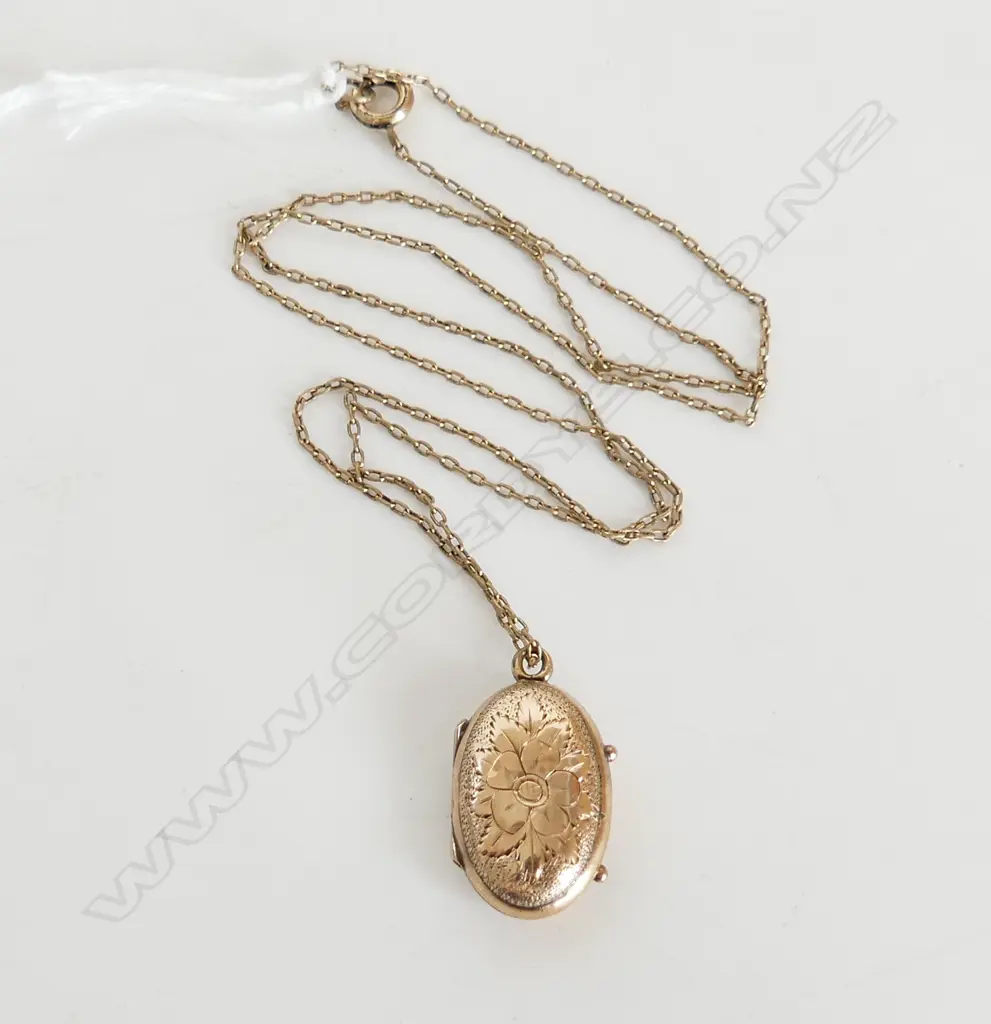 SMALL 9CT GOLD LOCKET WITH GOLD PLATED CHAIN 2.28gm Image 1++