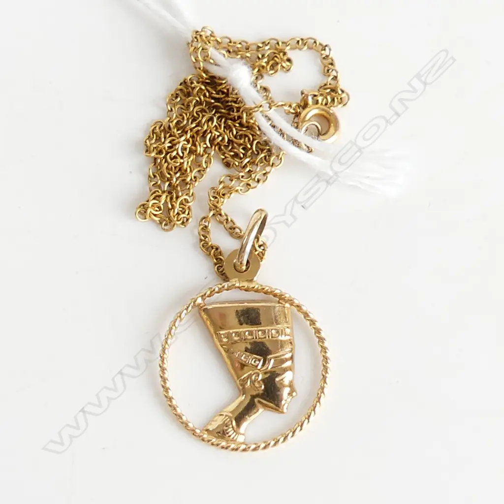 9ct GOLD CHAIN & BUST OF NEFERTITI PENDANT 2gm Image 1++