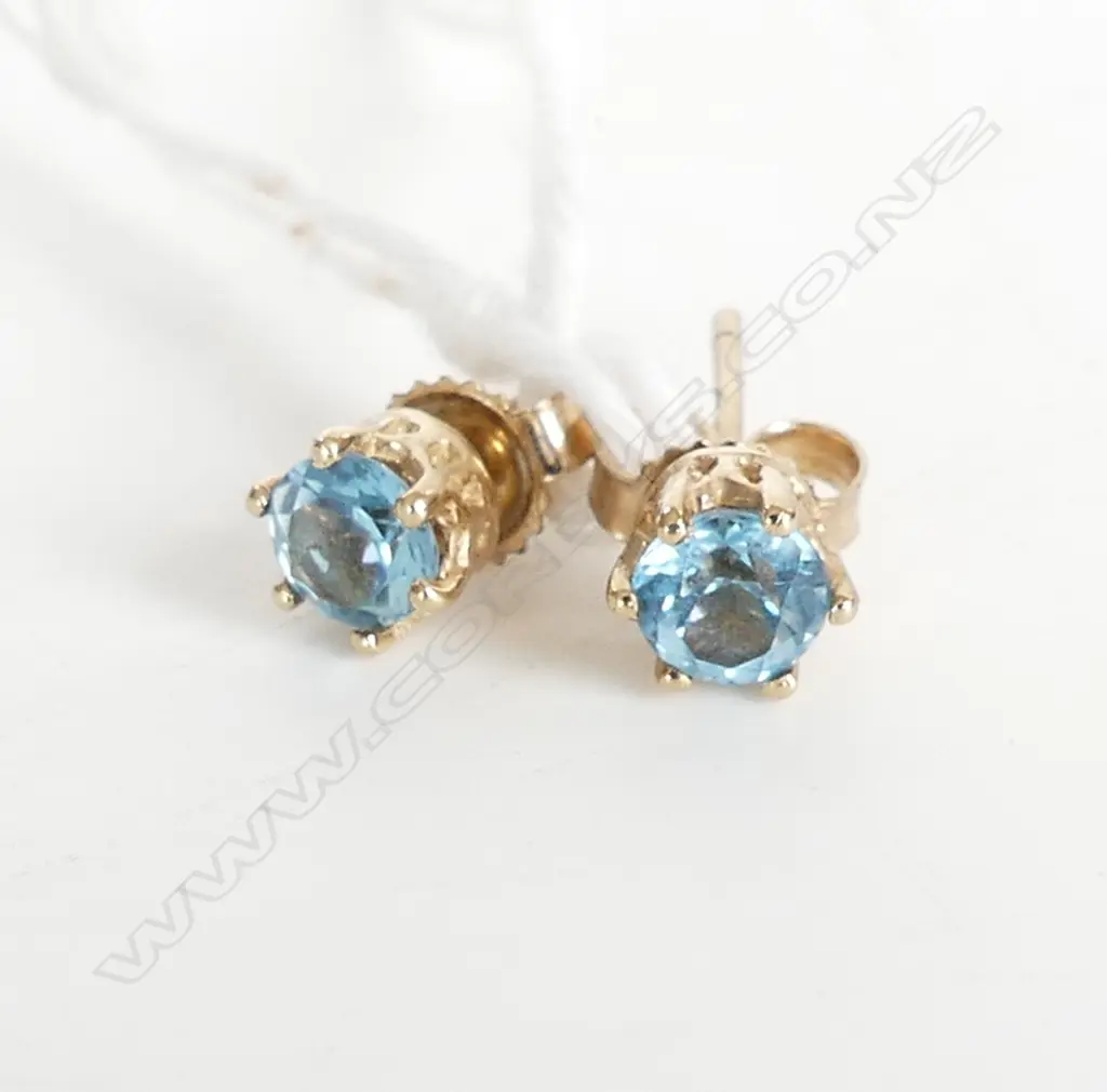 PR 9ct BLUE TOPAZ SET STUDS, 0.8gm Image 1++