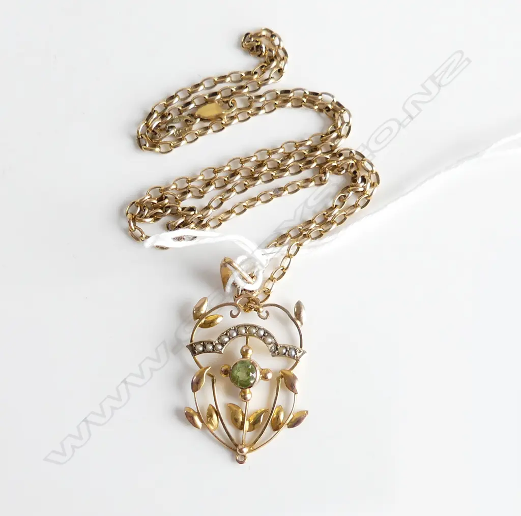 9CT PENDANT ON 9CT CHAIN 7gm Image 1++