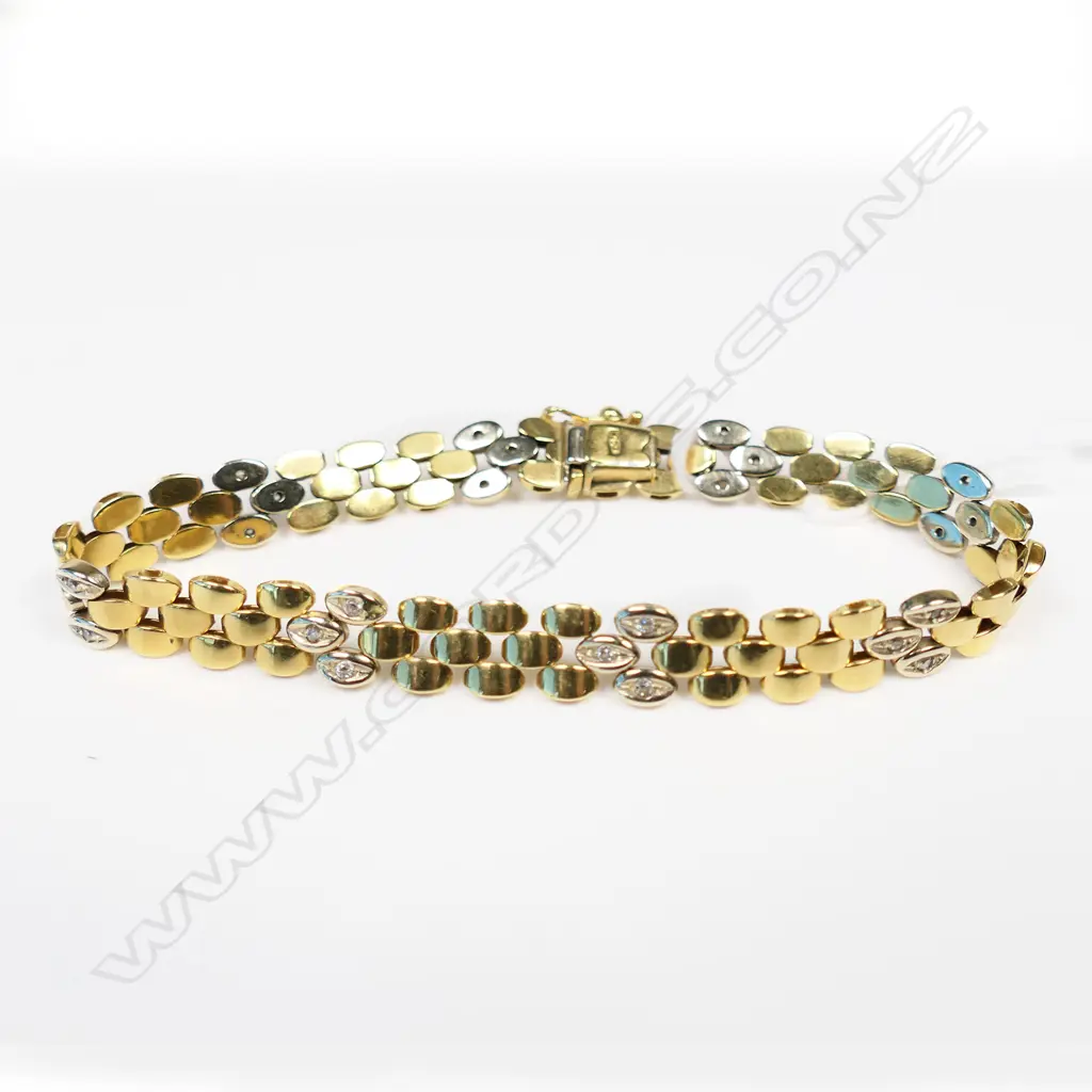 18CT YELLOW GOLD & DIAMOND BRACELET 19gms ONE DIAMOND MISSING Image 1++